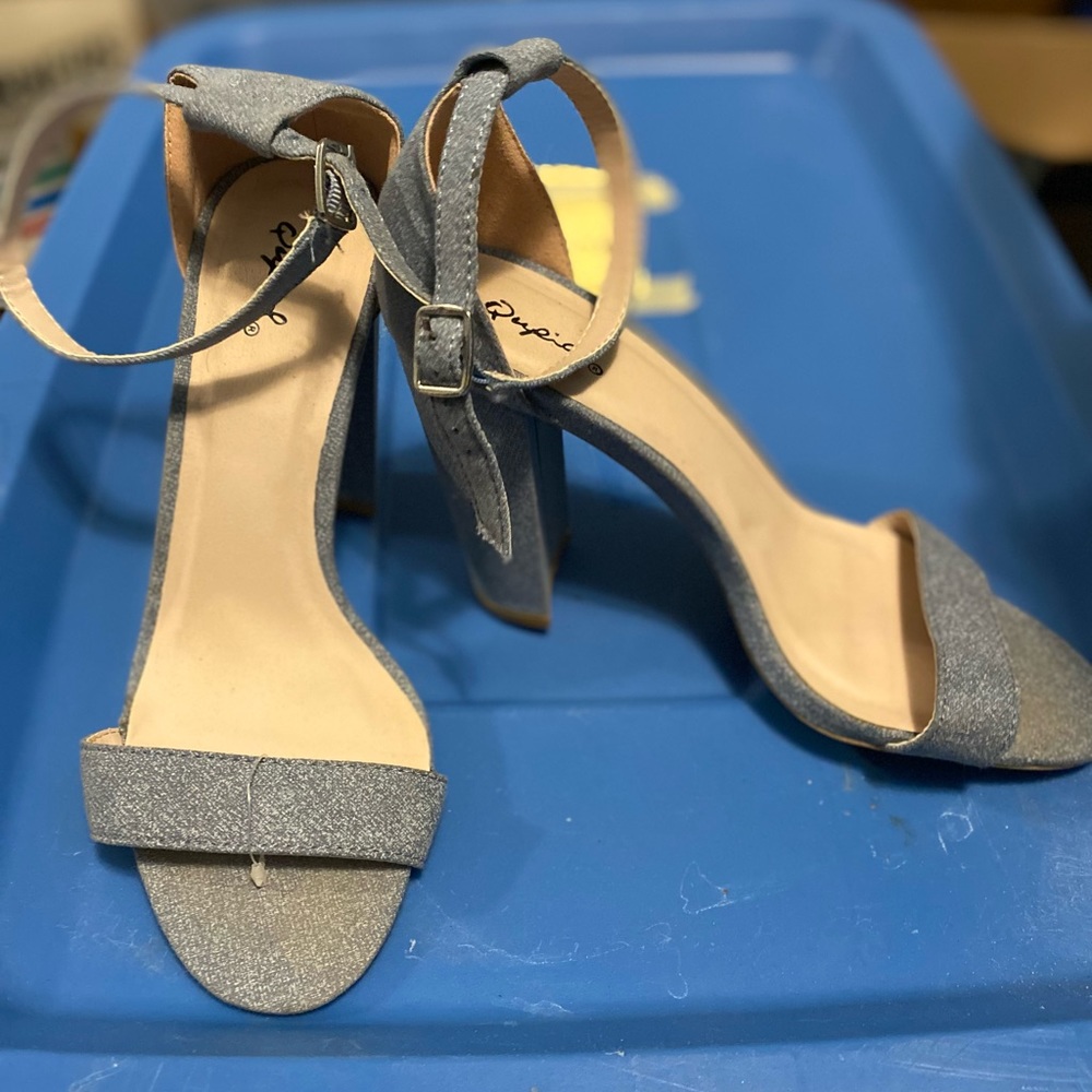 Super cute “denim look” heeled sandals